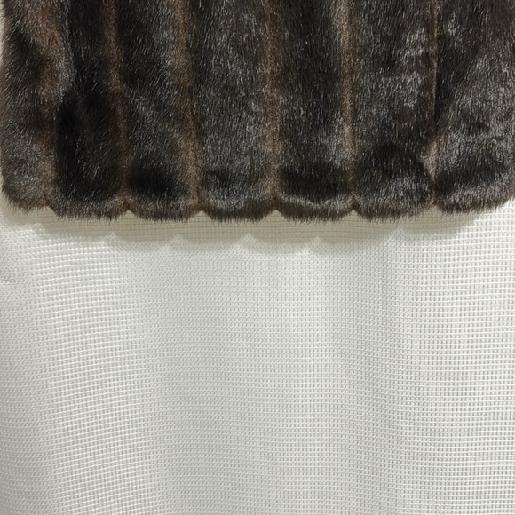 Vtg unbranded vintage faux fur Vest. - Picture 3 of 4